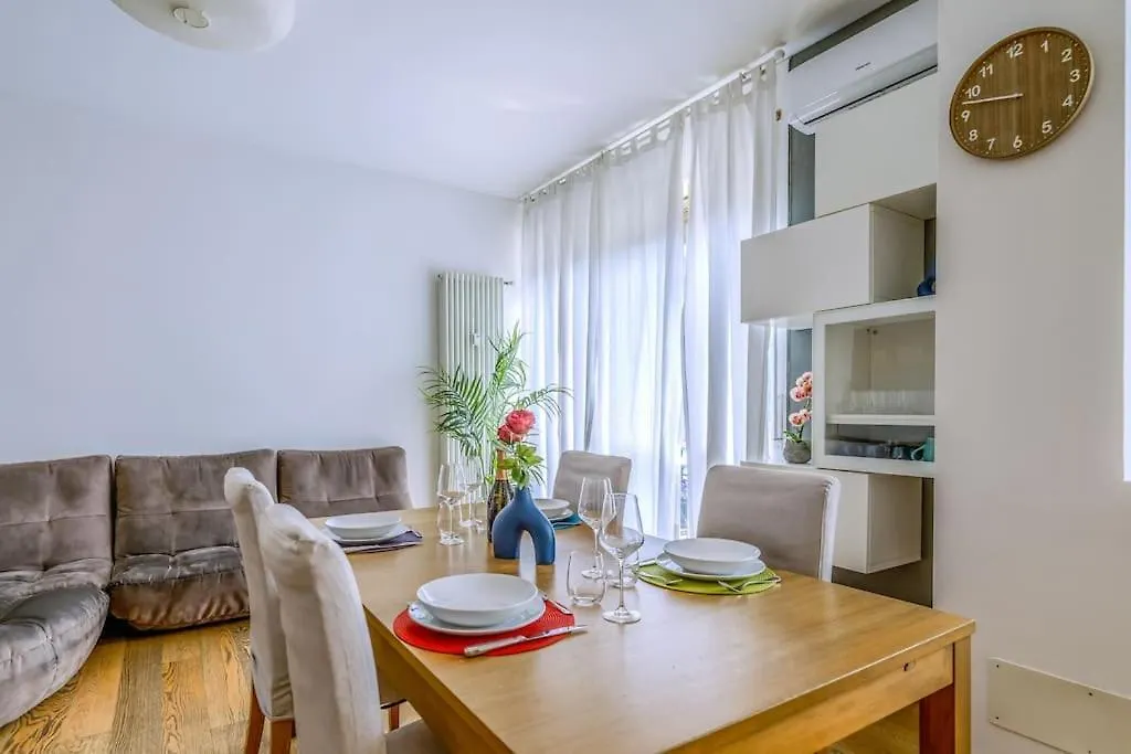 Luxury Apartment In Navigli Milan