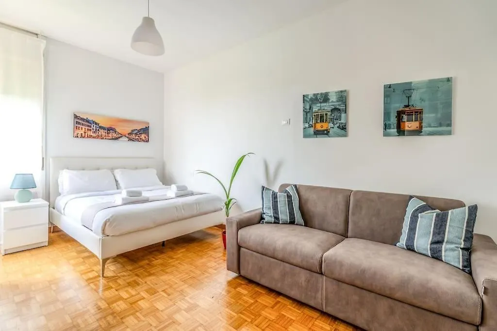 Luxury Apartment In Navigli Milánó